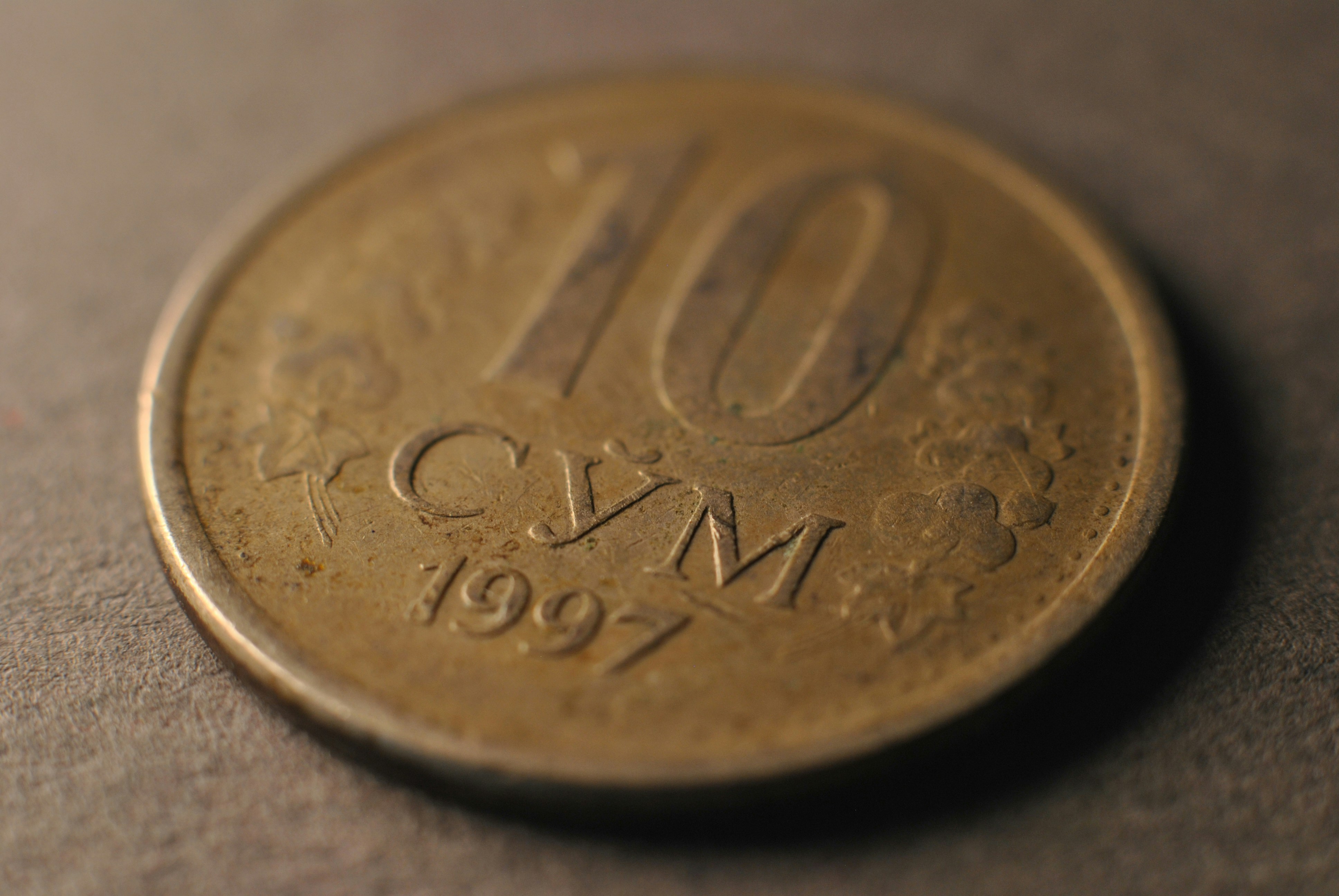 A close up of a ten cents coin